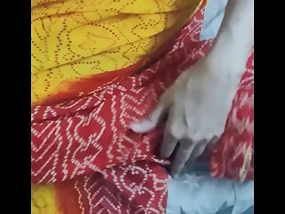 Indian Hot Sexy Sari Aunty fucked apart from a Young Guy